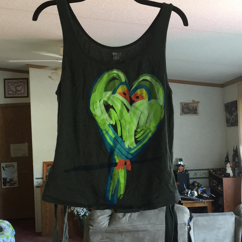 Dark Gray Aerie tank top with lovebirds on front
